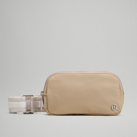 Lululemon everywhere bag - Picture 3 of 3